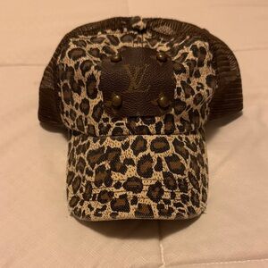 Leopard LV Trucker Hat